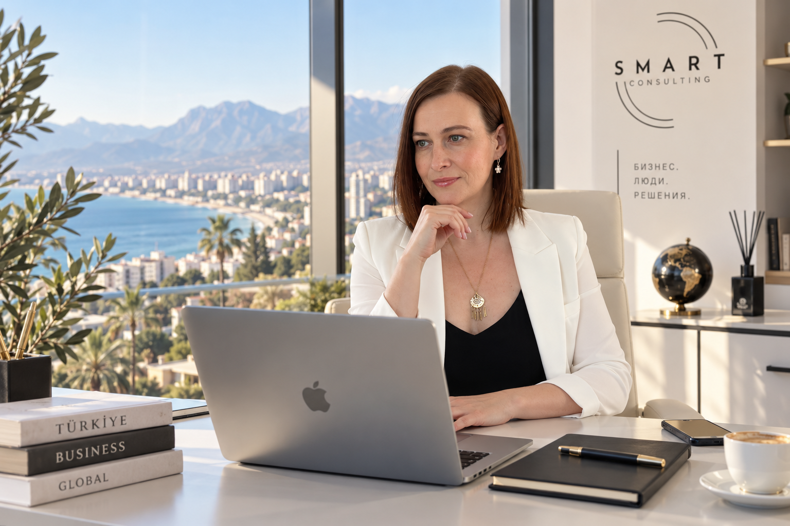 Руководитель SMART CONSULTING в офисе в Анталье